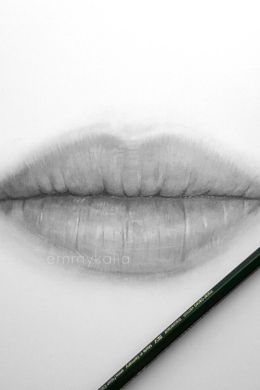 Нарисованные губы карандашом