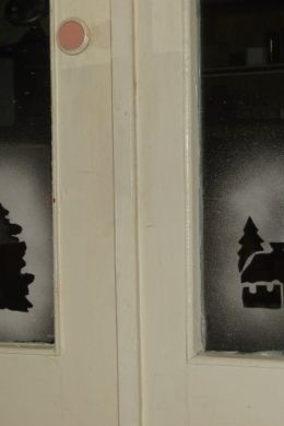 Рисунки на окнах елки гуашью