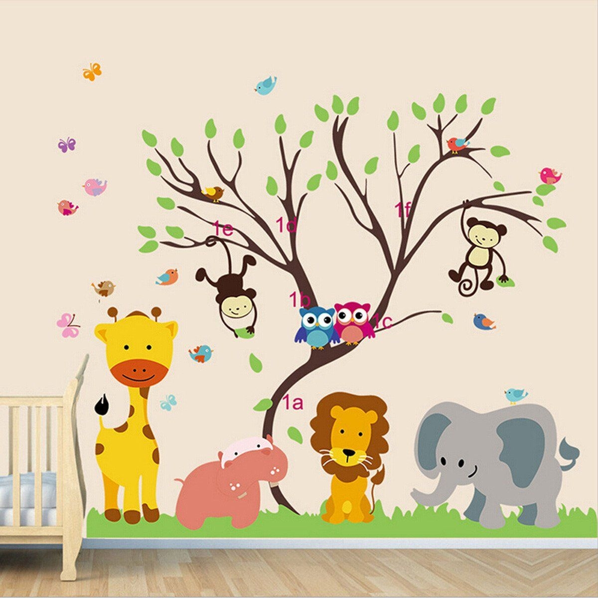 Рисунки животных на стене в детской