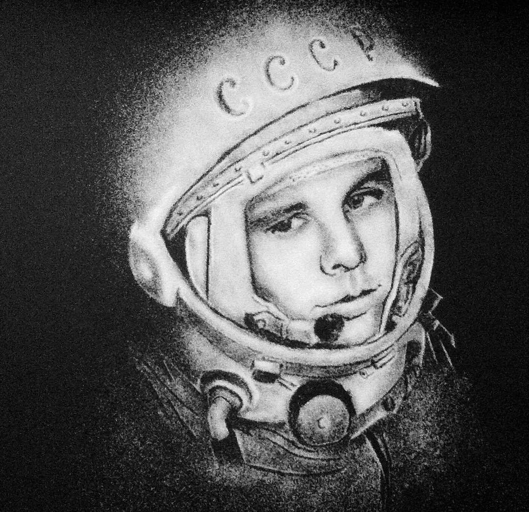 Гагарин нарисовать. Портрет Гагарина в скафандре в космосе. Портрет Юрия Гагарина для детей в скафандре.