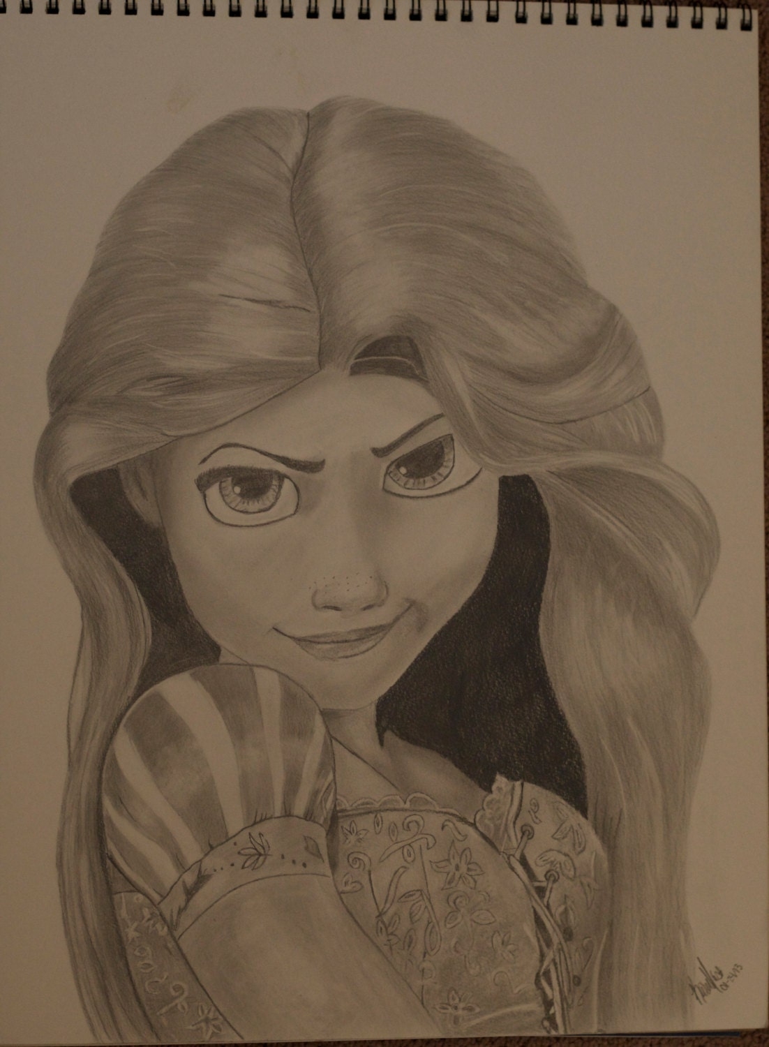 Портрет принцессы Рапунцель карандашом