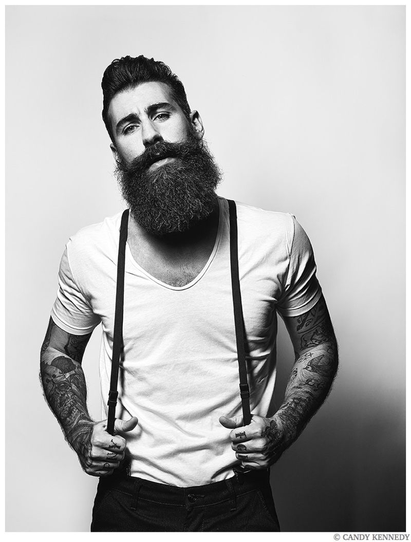 Мужчина с бородой барбер