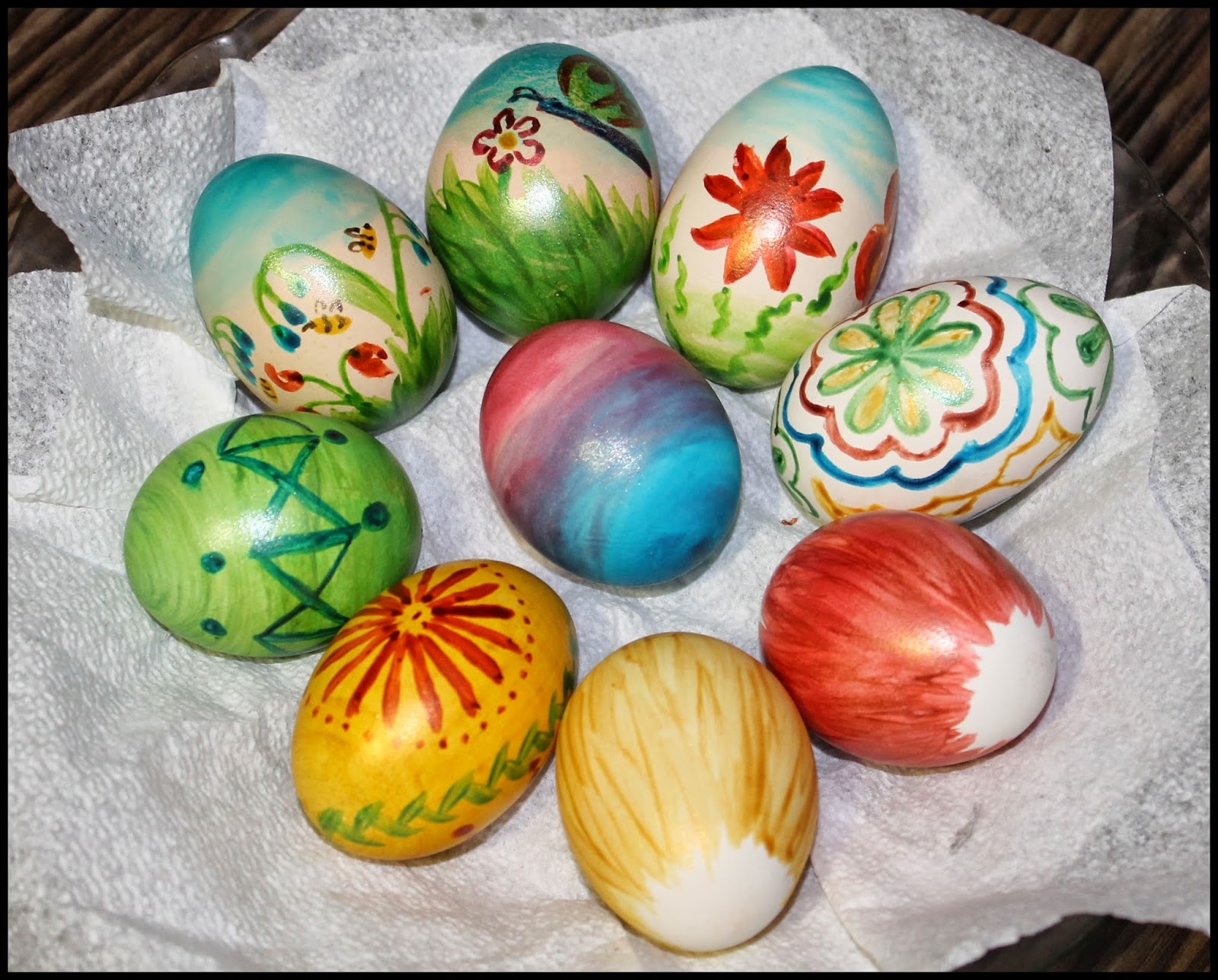 Роспись пасхальных яиц акриловыми красками. Пасхальное яйцо. Расписать пасхальное яйцо. Крашеные деревянные яйца. Роспись яиц к Пасхе.