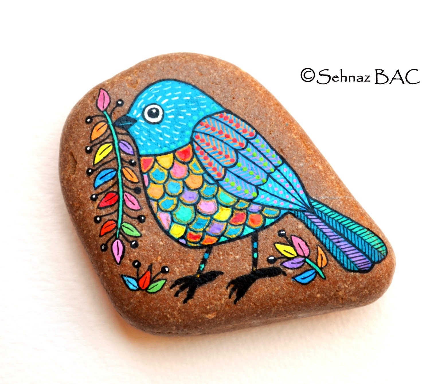 Птицы нарисованные на камнях