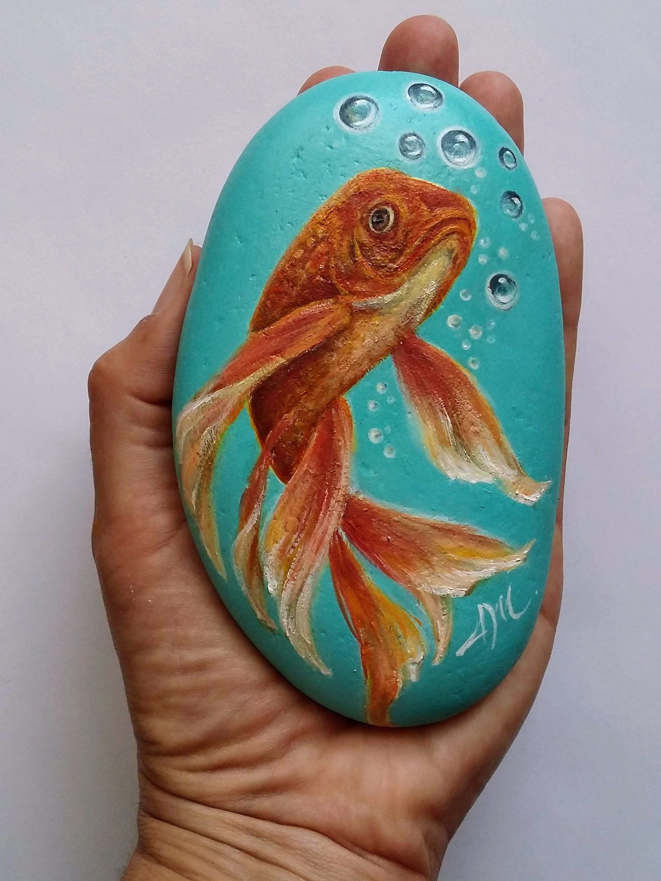 Роспись камней рыбки