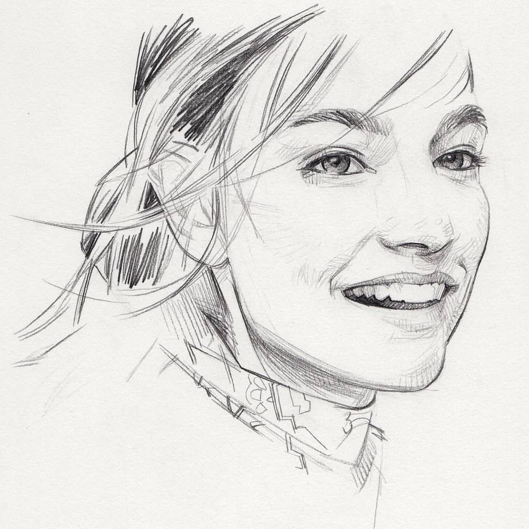 Девушка улыбается рисунок карандашом