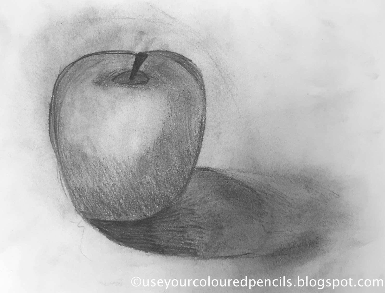 Рисунок яблока карандашом с тенью